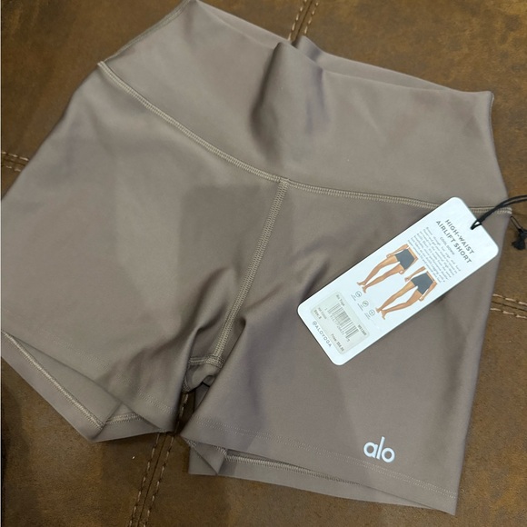 Alo High Waist Airlift shorts - Picture 1 of 2